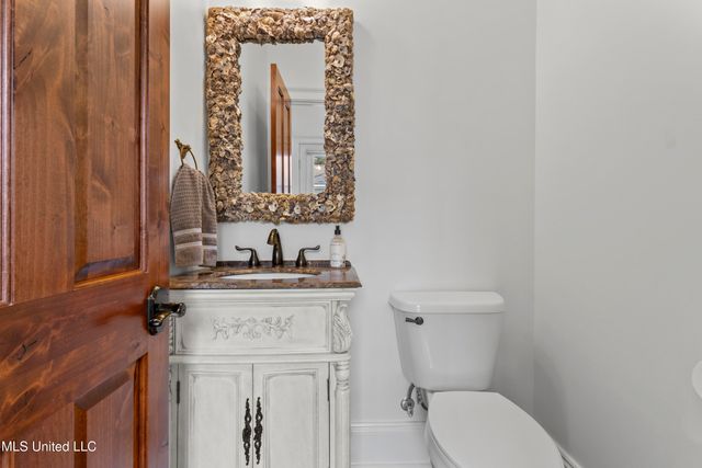 1016 Beach Boulevard, Biloxi, MS 39530