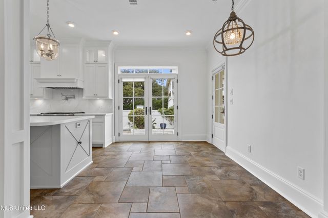 1016 Beach Boulevard, Biloxi, MS 39530