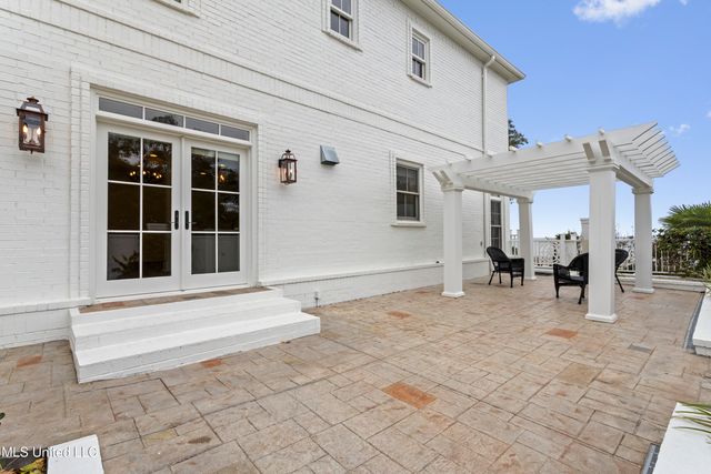 1016 Beach Boulevard, Biloxi, MS 39530