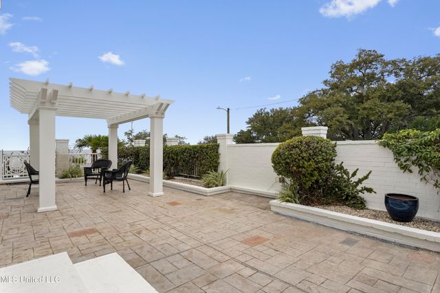 1016 Beach Boulevard, Biloxi, MS 39530