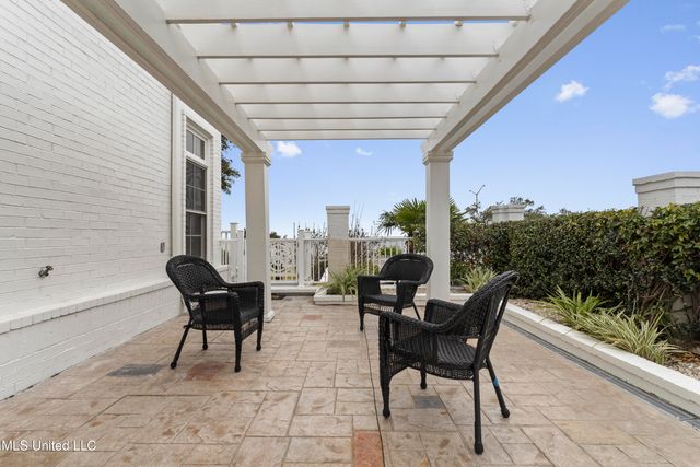 1016 Beach Boulevard, Biloxi, MS 39530