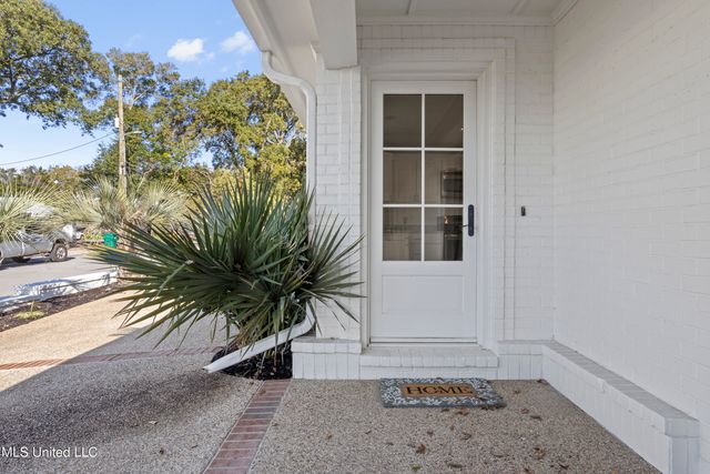 1016 Beach Boulevard, Biloxi, MS 39530