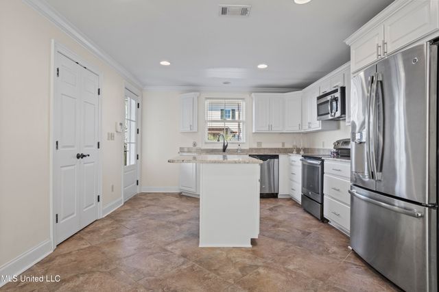 1016 Beach Boulevard, Biloxi, MS 39530