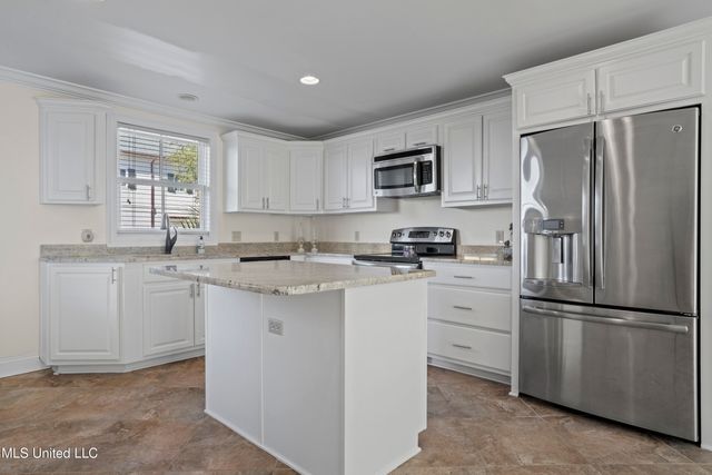 1016 Beach Boulevard, Biloxi, MS 39530