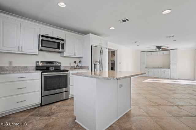 1016 Beach Boulevard, Biloxi, MS 39530