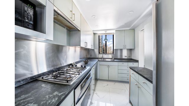 309 E 49th St Ph 1, New York City, NY 10017