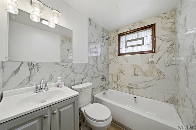 208 Poinciana Pkwy, Cheektowaga, NY 14225