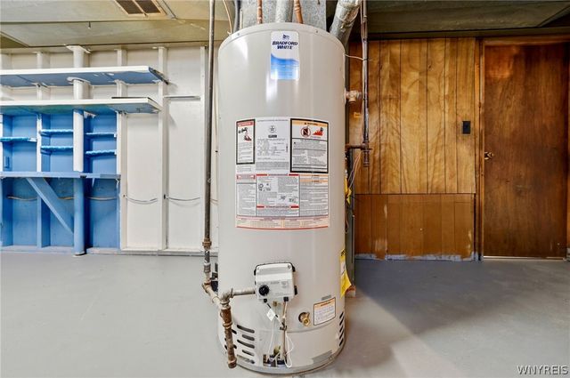 208 Poinciana Pkwy, Cheektowaga, NY 14225