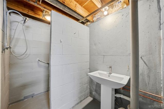 208 Poinciana Pkwy, Cheektowaga, NY 14225