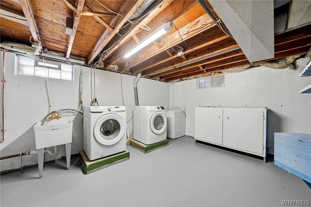 208 Poinciana Pkwy, Cheektowaga, NY 14225