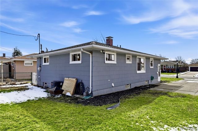 208 Poinciana Pkwy, Cheektowaga, NY 14225