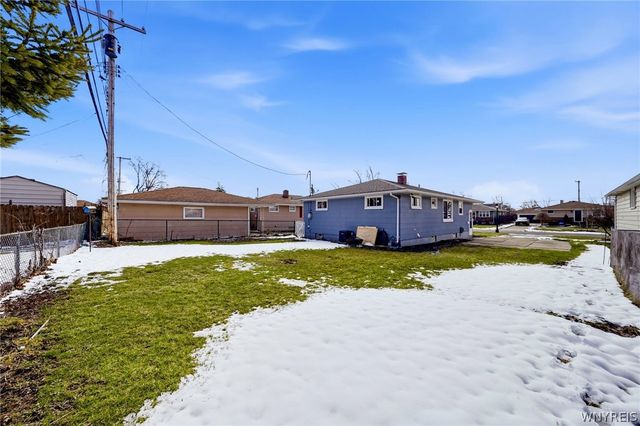 208 Poinciana Pkwy, Cheektowaga, NY 14225