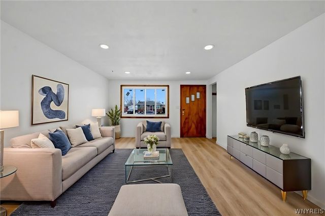 208 Poinciana Pkwy, Cheektowaga, NY 14225