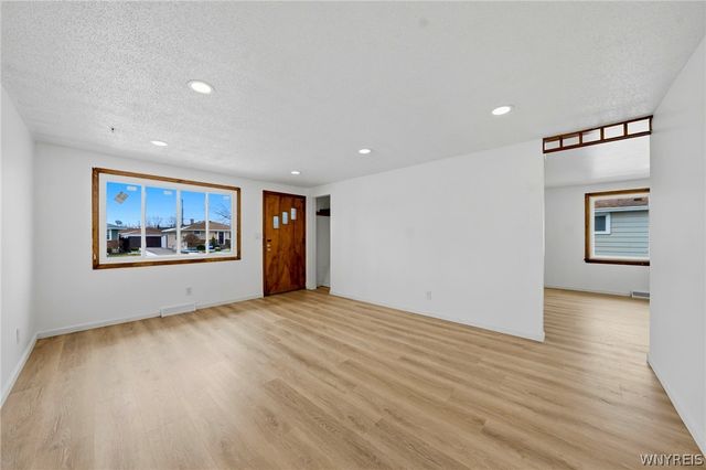 208 Poinciana Pkwy, Cheektowaga, NY 14225