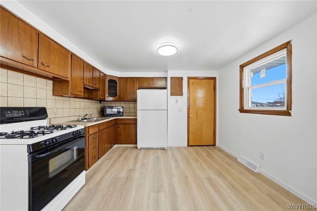 208 Poinciana Pkwy, Cheektowaga, NY 14225