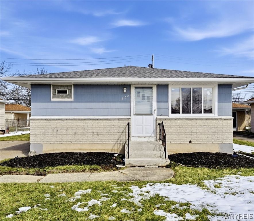208 Poinciana Pkwy, Cheektowaga, NY 14225