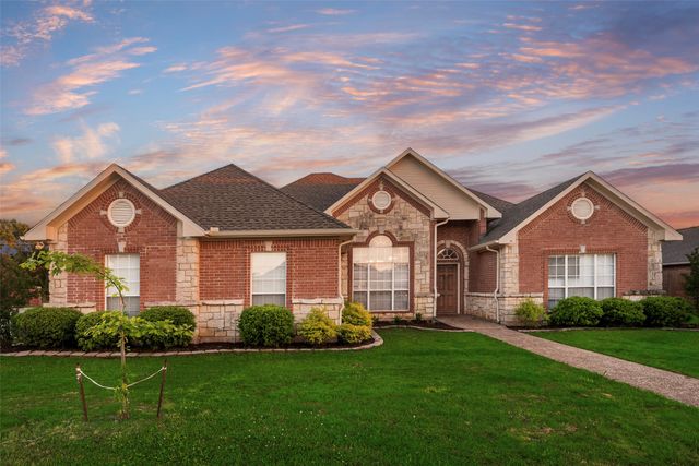 609 Acorn Street, Pilot Point, TX 76258