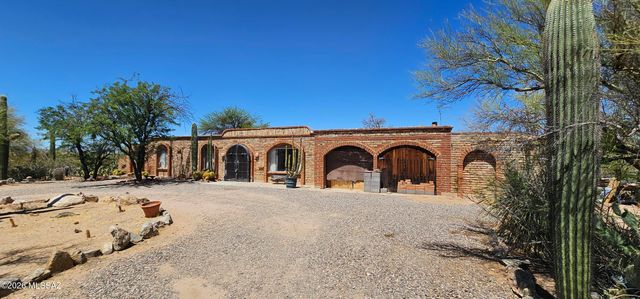 4441 N Sanders Road, Tucson, AZ 85743
