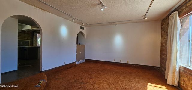 4441 N Sanders Road, Tucson, AZ 85743