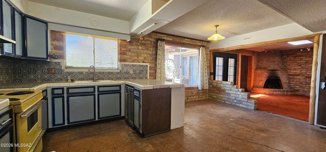 4441 N Sanders Road, Tucson, AZ 85743
