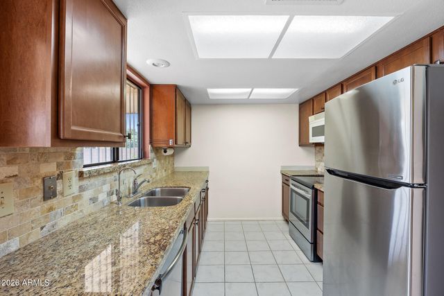 21007 N SUNGLOW Drive, Sun City West, AZ 85375