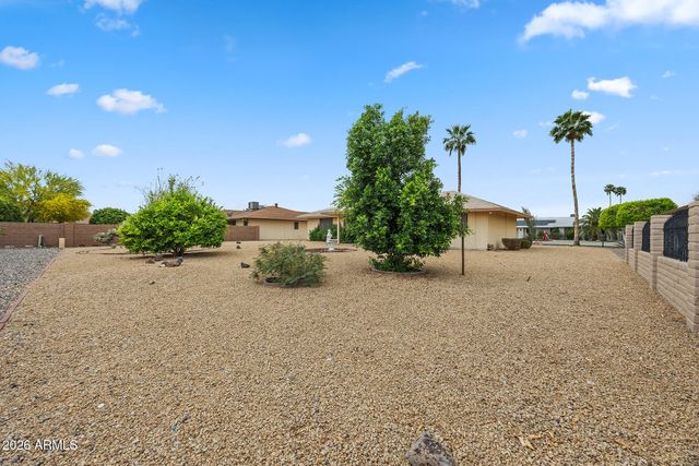 21007 N SUNGLOW Drive, Sun City West, AZ 85375