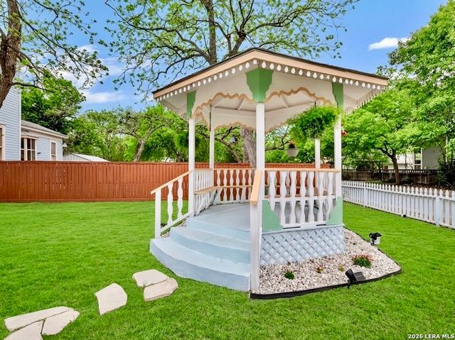 705 E Guenther, San Antonio, TX 78210