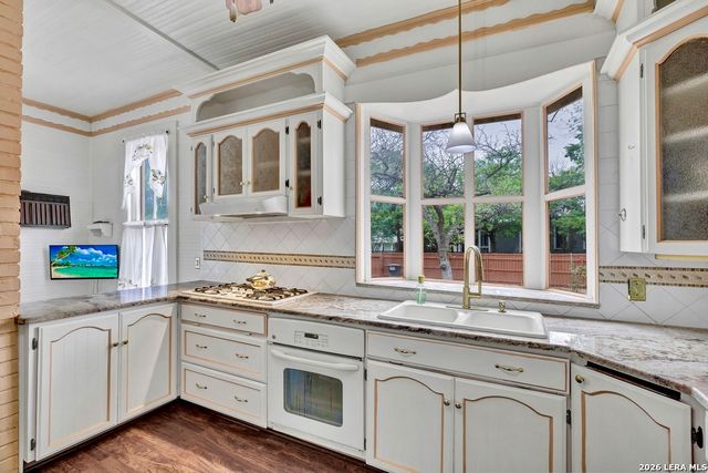 705 E Guenther, San Antonio, TX 78210