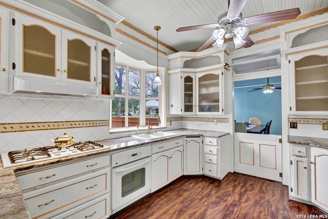705 E Guenther, San Antonio, TX 78210
