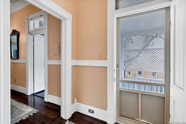 705 E Guenther, San Antonio, TX 78210