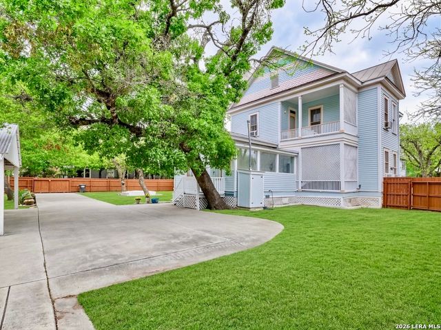 705 E Guenther, San Antonio, TX 78210