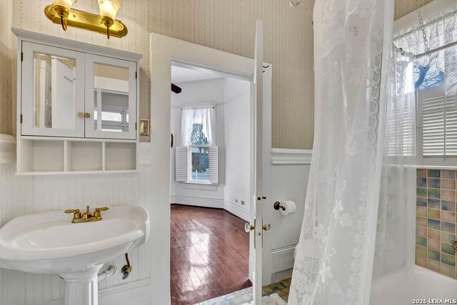705 E Guenther, San Antonio, TX 78210