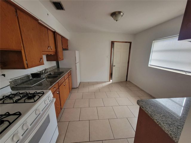 5939 SE HOLLY ROAD, Belleview, FL 34420