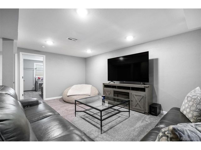 1635 Ensenada Way, Aurora, CO 80011