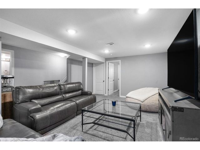 1635 Ensenada Way, Aurora, CO 80011