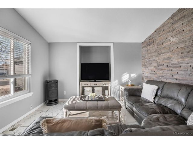 1635 Ensenada Way, Aurora, CO 80011