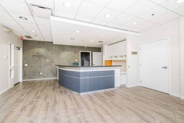 7126 N Lincoln Avenue, Lincolnwood, IL 60712