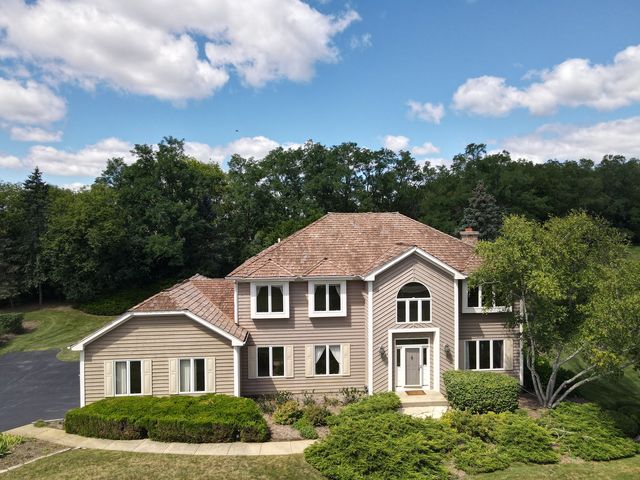 25410 N Cayuga Trail, Lake Barrington, IL 60010