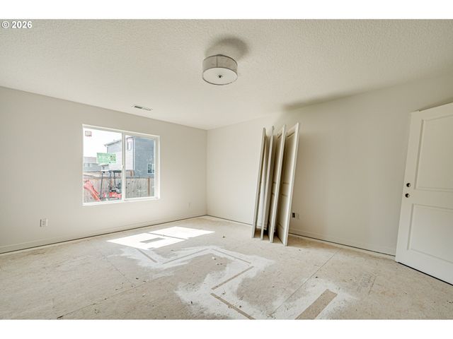 2016 HENDERSON Way, Longview, WA 98632