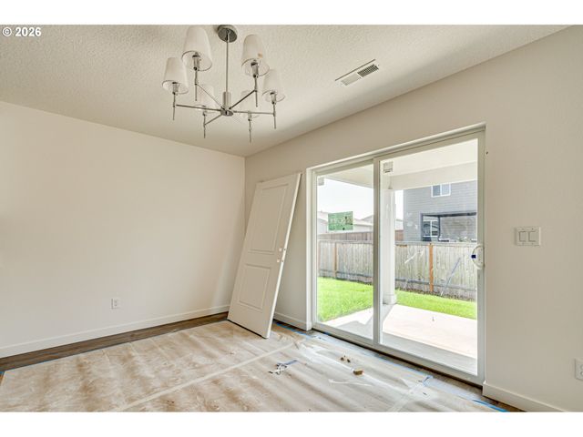 2016 HENDERSON Way, Longview, WA 98632