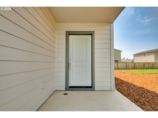 2016 HENDERSON Way, Longview, WA 98632