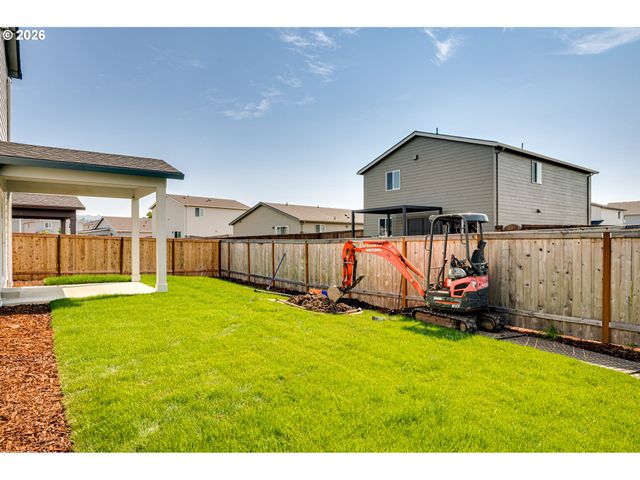 2016 HENDERSON Way, Longview, WA 98632