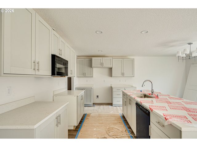 2016 HENDERSON Way, Longview, WA 98632