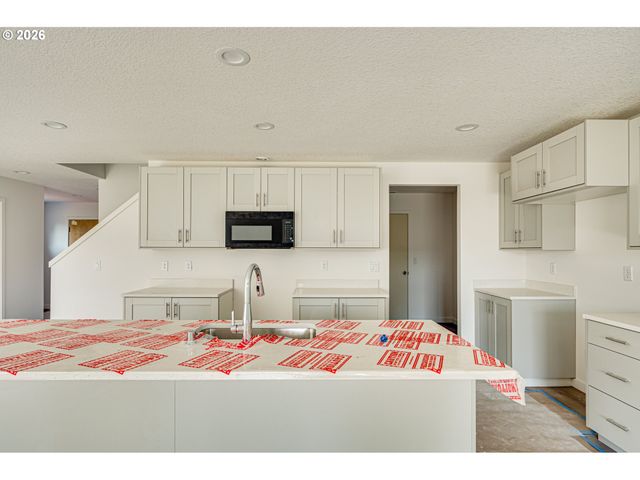 2016 HENDERSON Way, Longview, WA 98632
