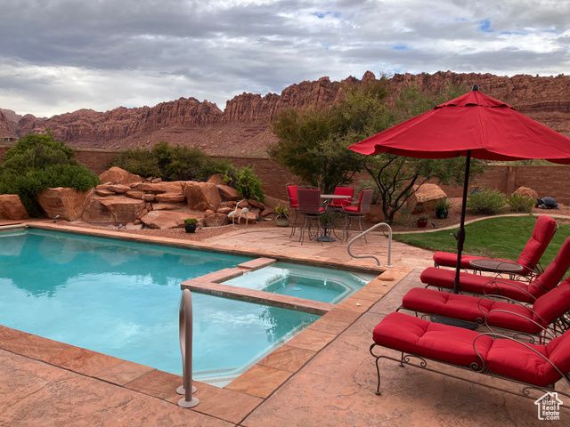 1068 E GRANDVIEW DR, Ivins, UT 84738