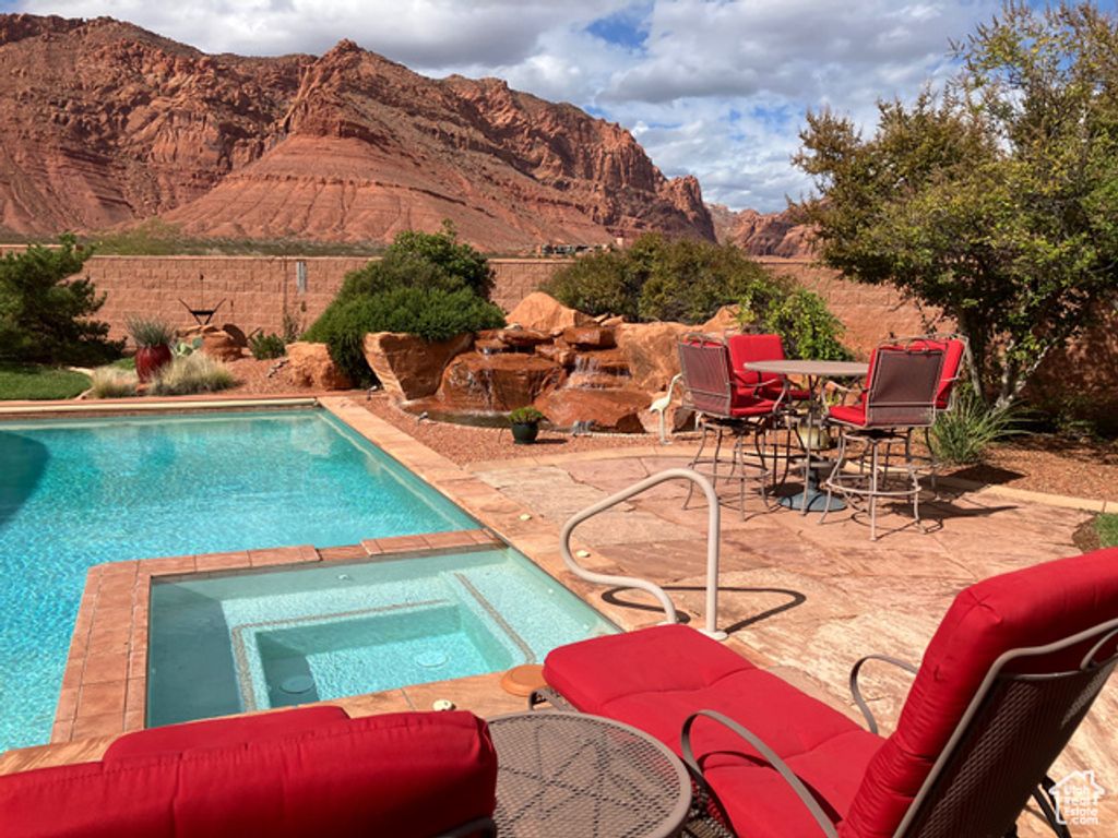 1068 E GRANDVIEW DR, Ivins, UT 84738