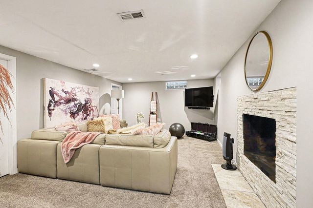 4527 Lakeland Avenue N, Robbinsdale, MN 55422