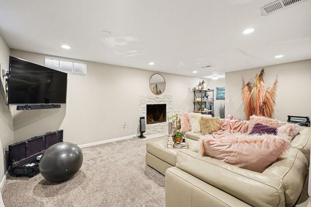 4527 Lakeland Avenue N, Robbinsdale, MN 55422