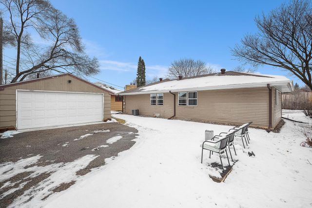 4527 Lakeland Avenue N, Robbinsdale, MN 55422