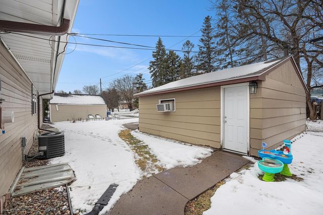 4527 Lakeland Avenue N, Robbinsdale, MN 55422